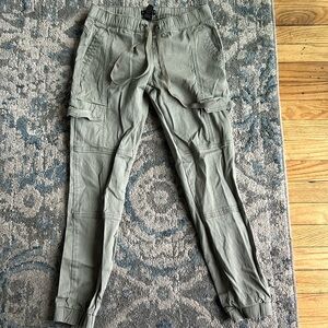 Sincerely Jules brand. Size Small. Fairly new. Cargo pants style.